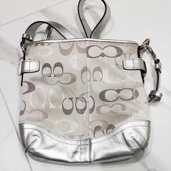 Signature Coach crossbody - Authentic silver - Picture 3 of 5